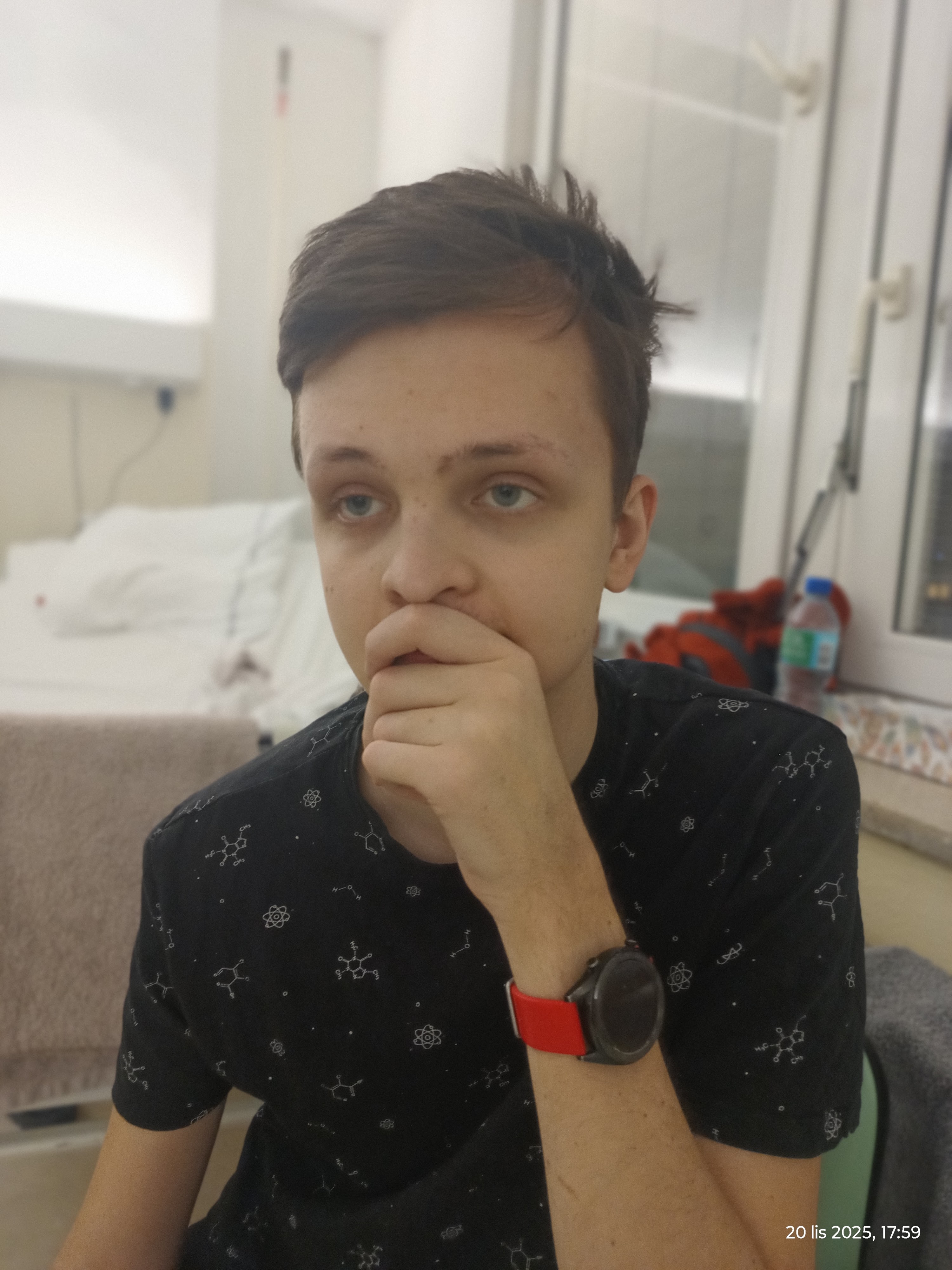 Kacper – 19-letni student, który zamiast studiować, musi walczyć o życie